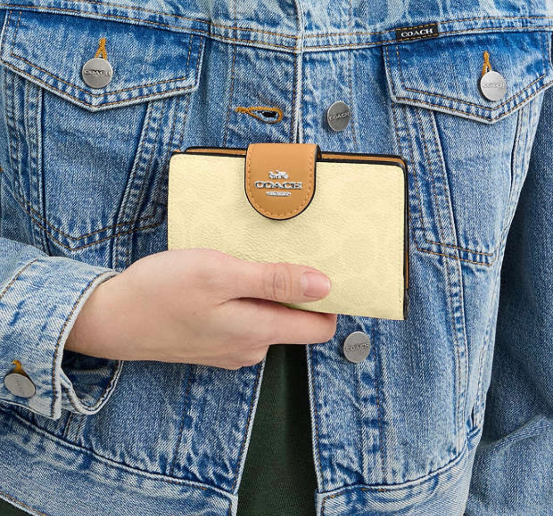Medium Corner Zip Wallet In Signature Canvas Orta boy cüzdan RENKLER➡️