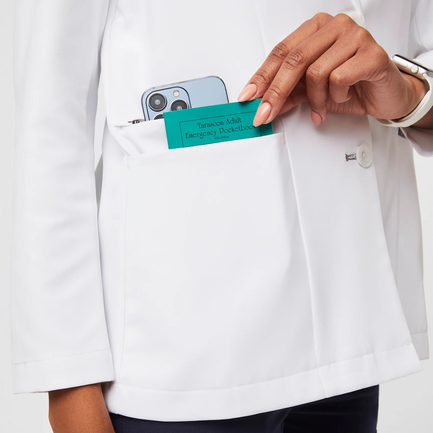 FIGS Bellevue Short Lab Coat