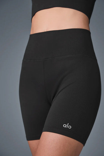 ALO YOGA 5" Seamless Ribbed Favorite Short RENKLER ➡️