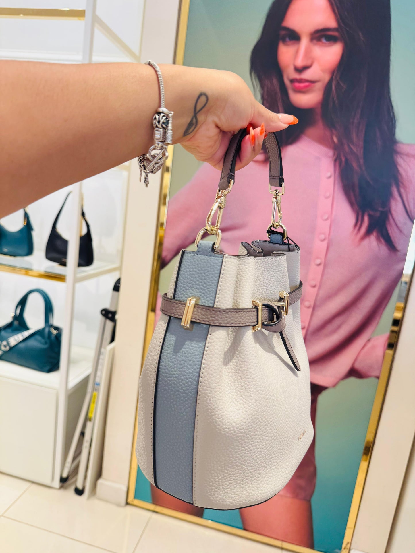 FURLA Aura mini bucket colorblock