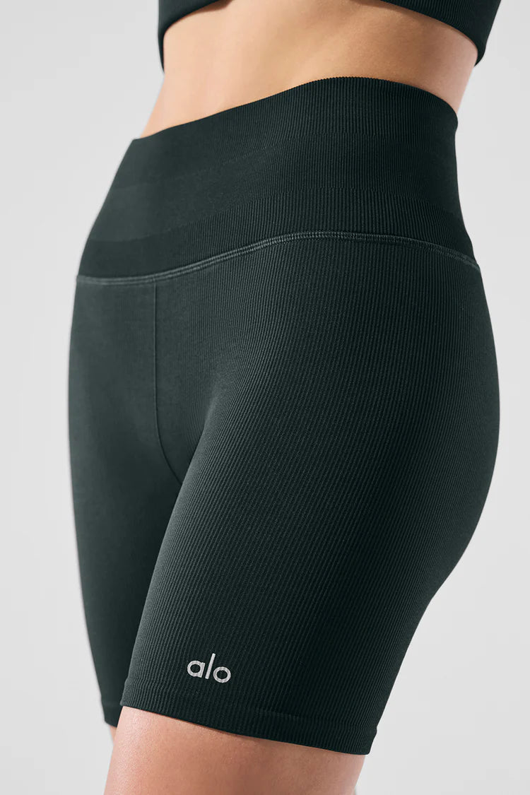 ALO YOGA 5" Seamless Ribbed Favorite Short RENKLER ➡️